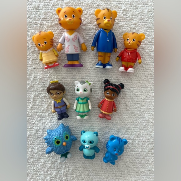 Daniel Tiger Daniel Tiger's Neighborhood Friends And Family Figure Set Daniel Tiger Daniel Tiger's Neighborhood Friends And Family Figure Set